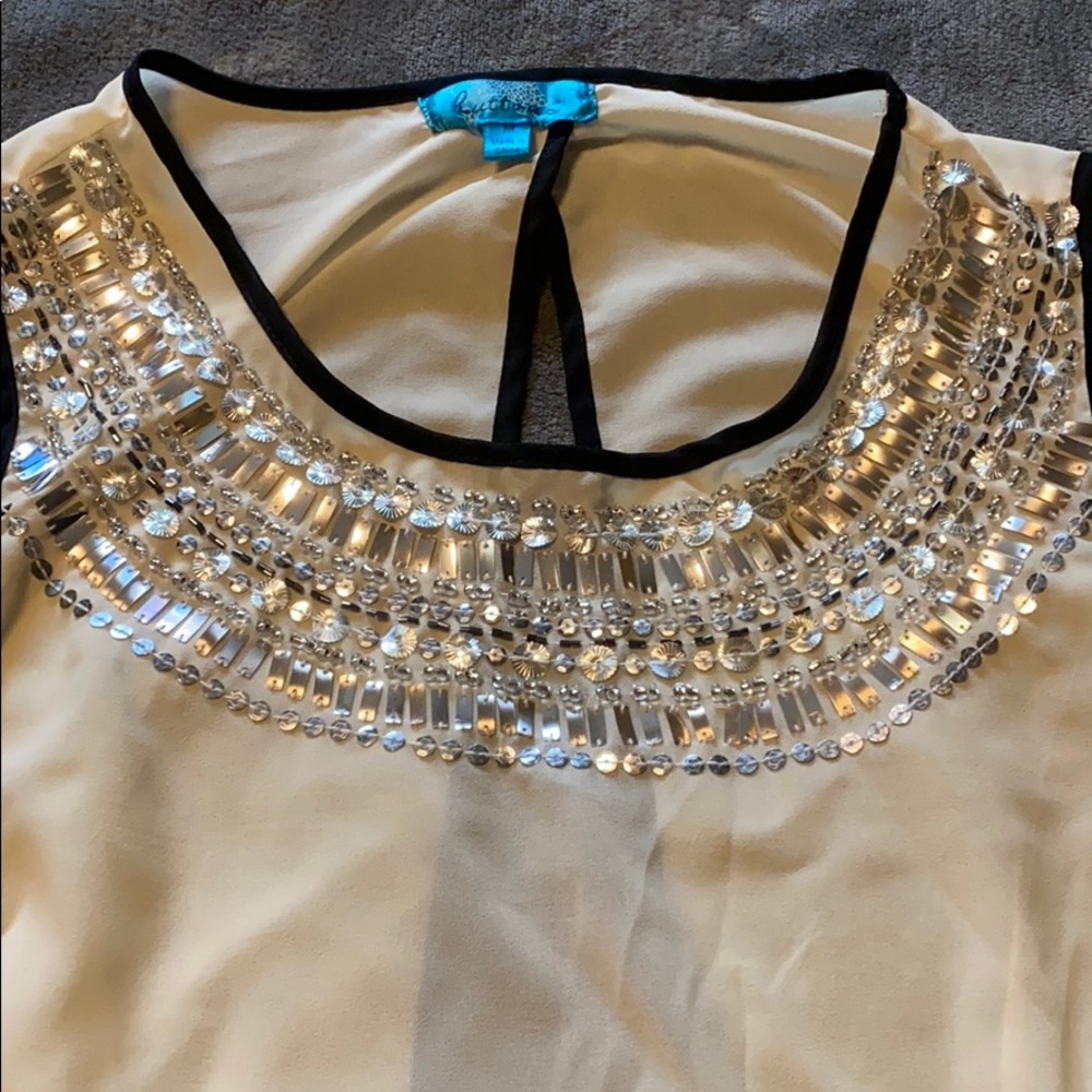Buttons Shear Top - Picture 2 of 3